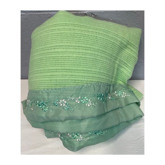 Vintage Waffle Weave Floral Embroidered Ribbon Blanket Light Green Twin - Picture 5 of 6